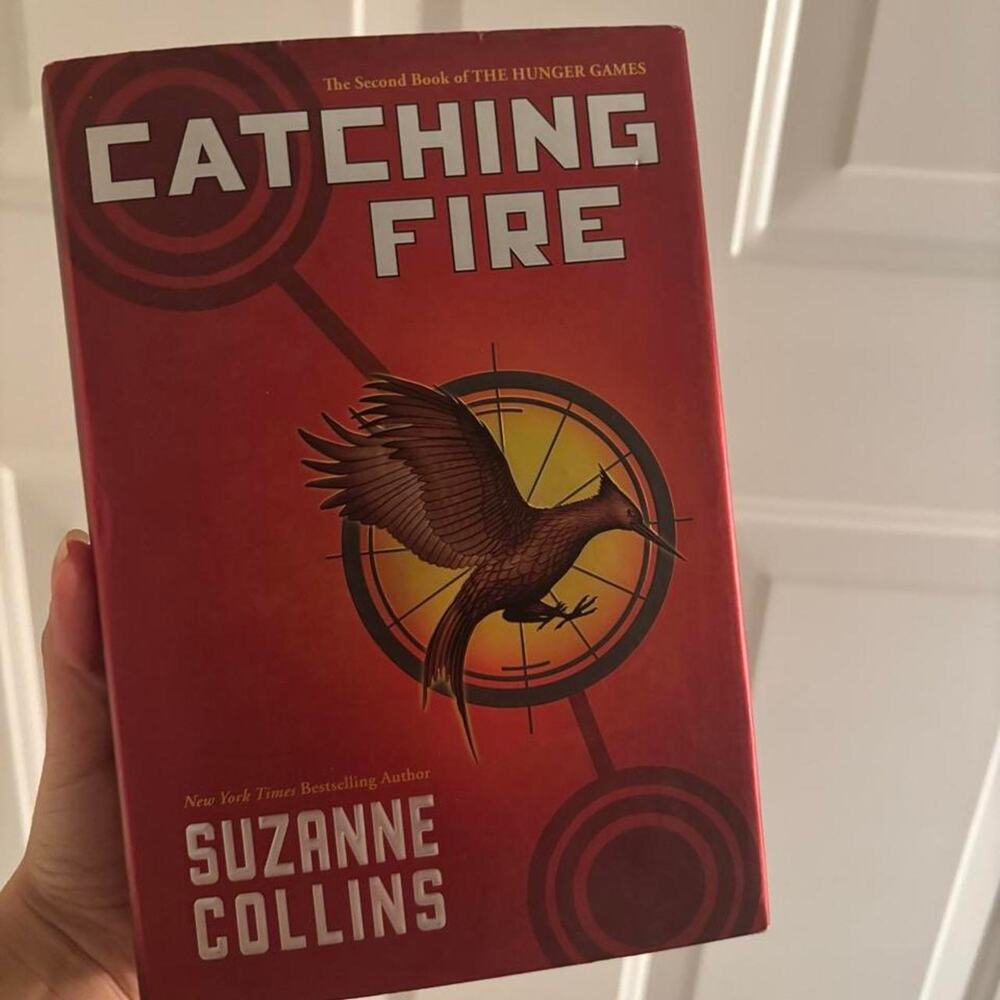 Catching fire by suzanne collins